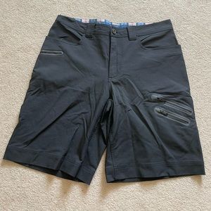 Lululemon Dark Grey Pinstripe Cadence Commuter dual zipper golf shorts Men’s 36